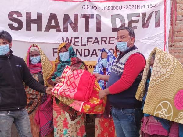 Distribution of 250 warm blankets to needy people in Milkipur, Uttar&nbsp;pradesh