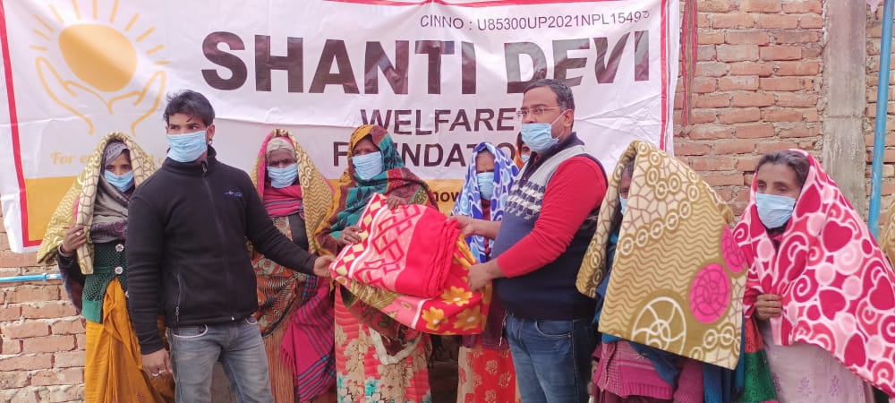Distribution of 250 warm blankets to needy people in Milkipur, Uttar&nbsp;pradesh